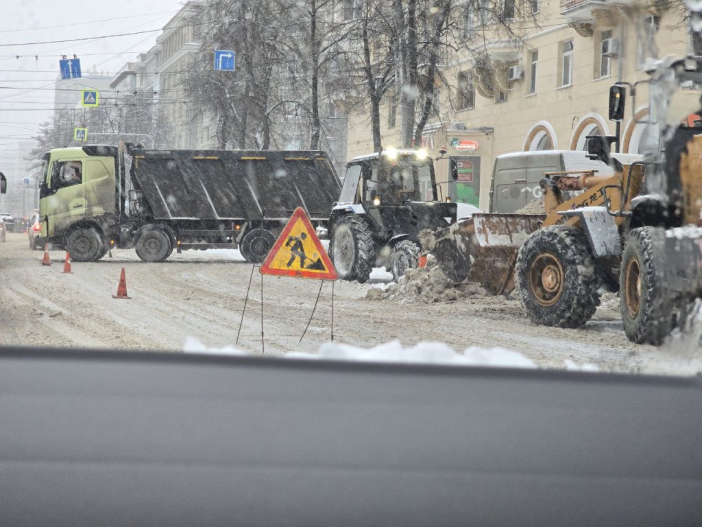 Дороги Челябинска уходят под снег