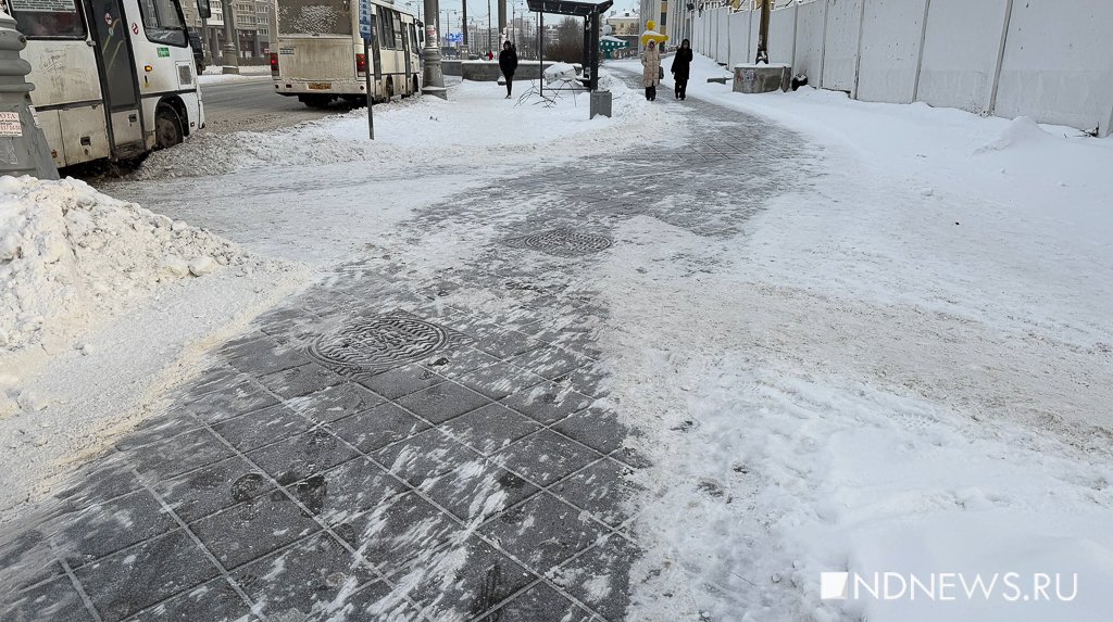 горожане жалуются на нечищенные дороги в центре (ФОТО)
