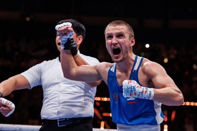 Шумков привез миллион долларов и золото из Дубая на Урал