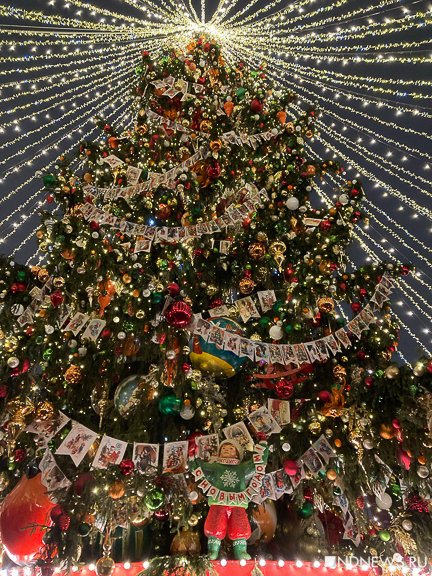 Огоньки, флажки, баранки. У россиян бум на украшение елки в советском и русском стиле