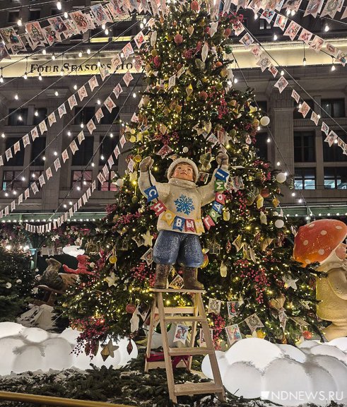 Огоньки, флажки, баранки. У россиян бум на украшение елки в советском и русском стиле