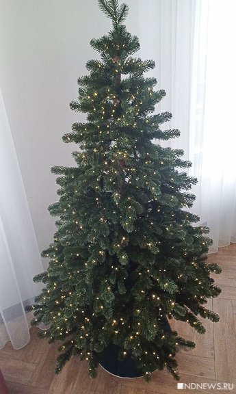 Огоньки, флажки, баранки. У россиян бум на украшение елки в советском и русском стиле