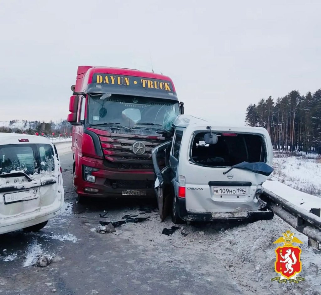 На Тюменском тракте столкнулись 4 автомобиля, собралась пробка длиной 10 км