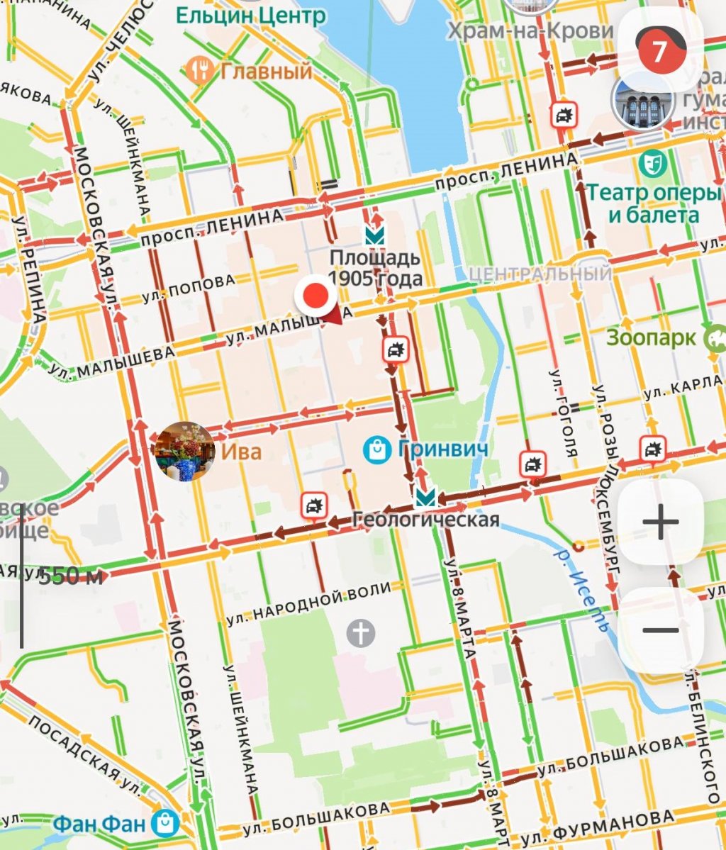 Екатеринбург встал в предновогодние пробки