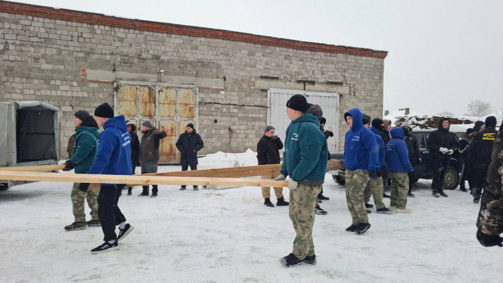 Депутат Вихарев помог отправить на СВО фуру гуманитарной помощи