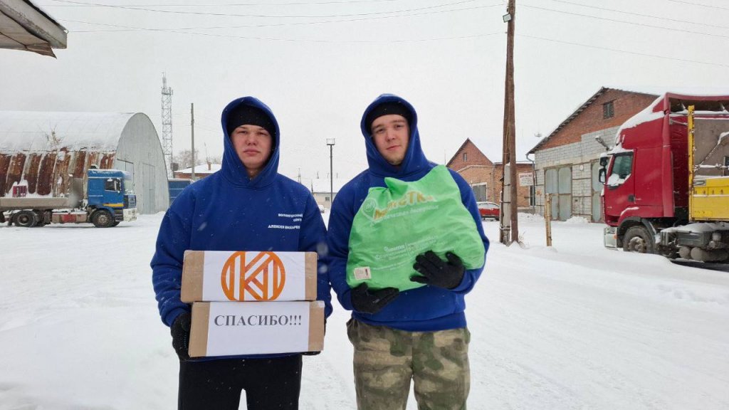 Депутат Вихарев помог отправить на СВО фуру гуманитарной помощи