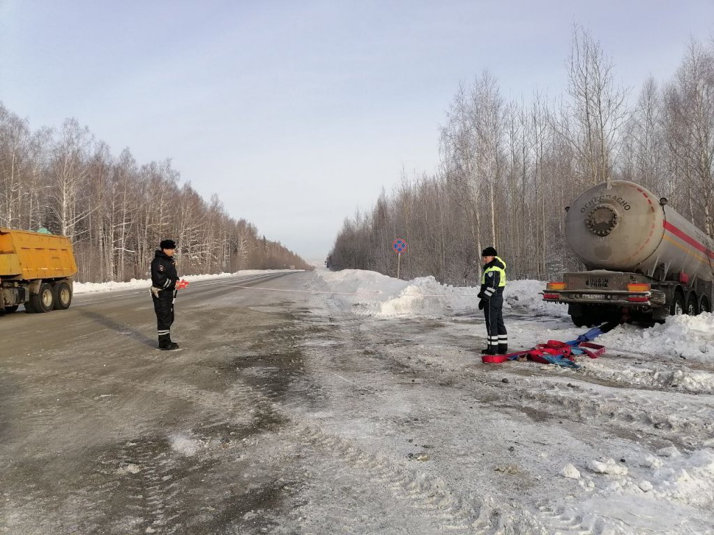 На Серовском тракте попала в ДТП цистерна с пропаном (ФОТО)