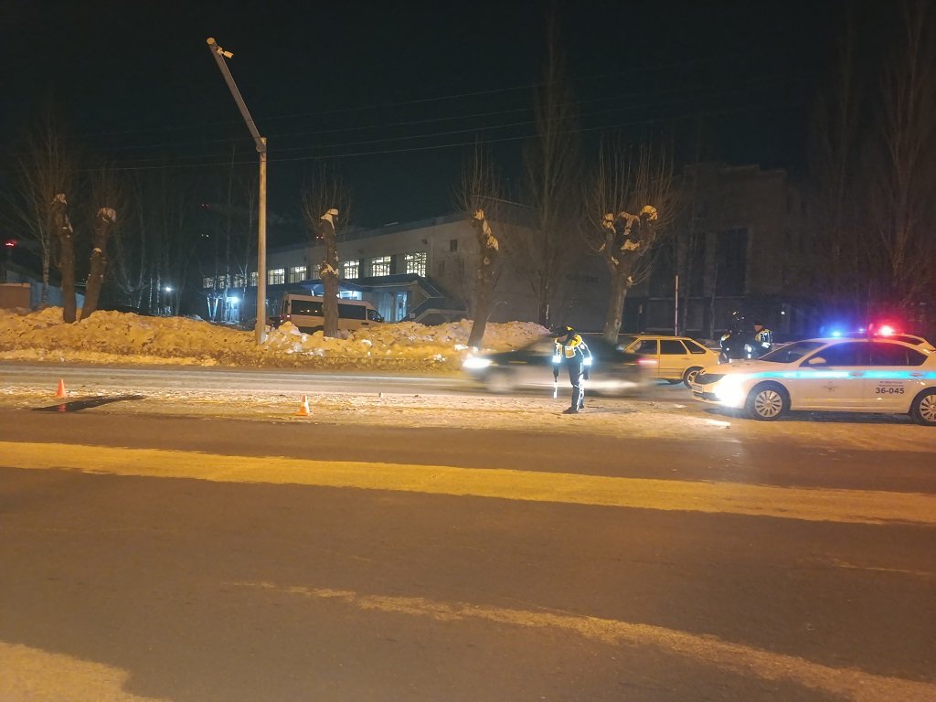 В Нижнем Тагиле столкнулись два автомобиля, из окна одного вылетела девочка 1,5 лет (ФОТО)