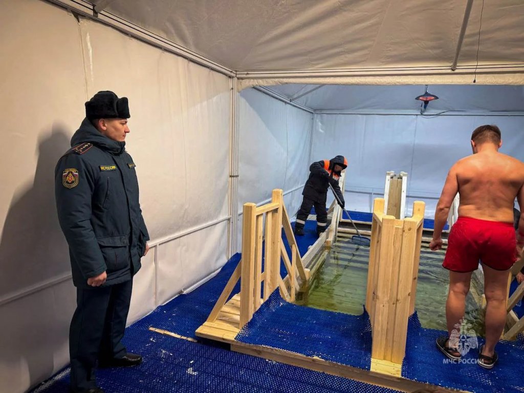 За ночь в крещенские купели окунулись более 8 тысяч уральцев (ФОТО)