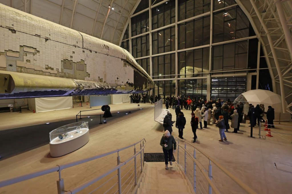 Космический корабль приземлился в Верхней Пышме (ФОТО, ВИДЕО)