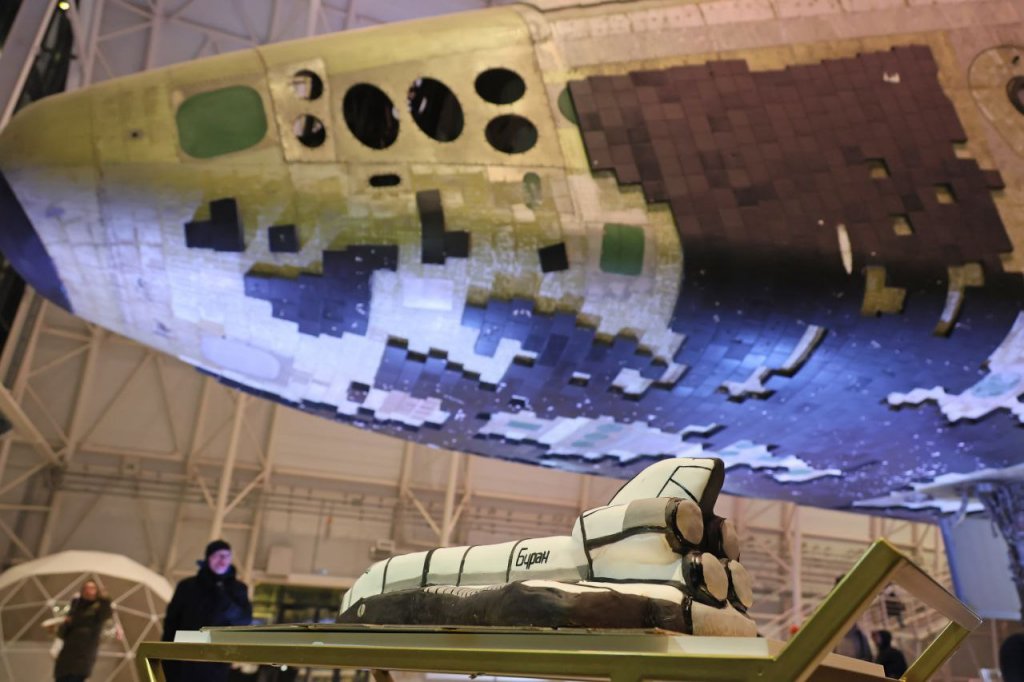 Космический корабль приземлился в Верхней Пышме (ФОТО, ВИДЕО)