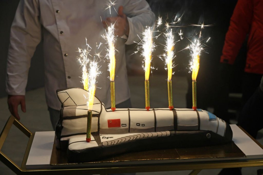 Космический корабль приземлился в Верхней Пышме (ФОТО, ВИДЕО)