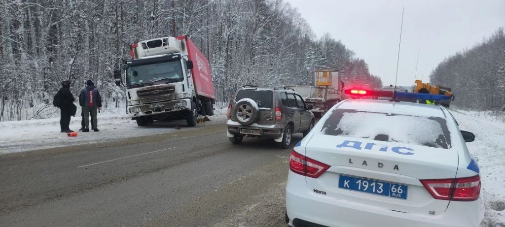 В Белоярском районе случилось массовое ДТП, погиб один из водителей (ФОТО)