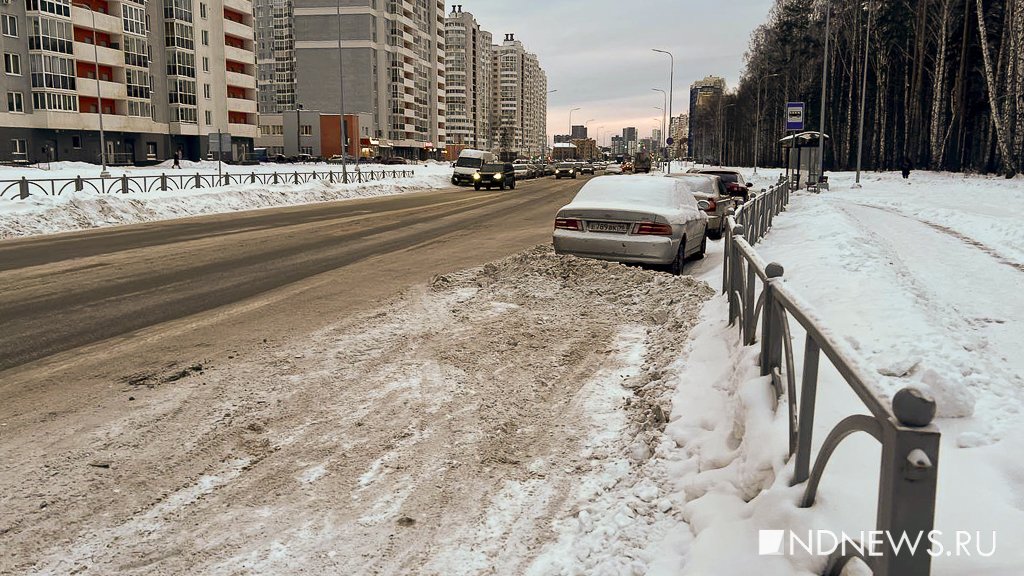 Жители Академического жалуются на качество уборки улицы Чкалова (ФОТО)