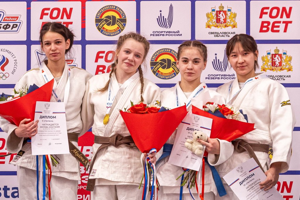 Два «золота» уже завоевали свердловчанки на первенстве России по дзюдо среди юниоров