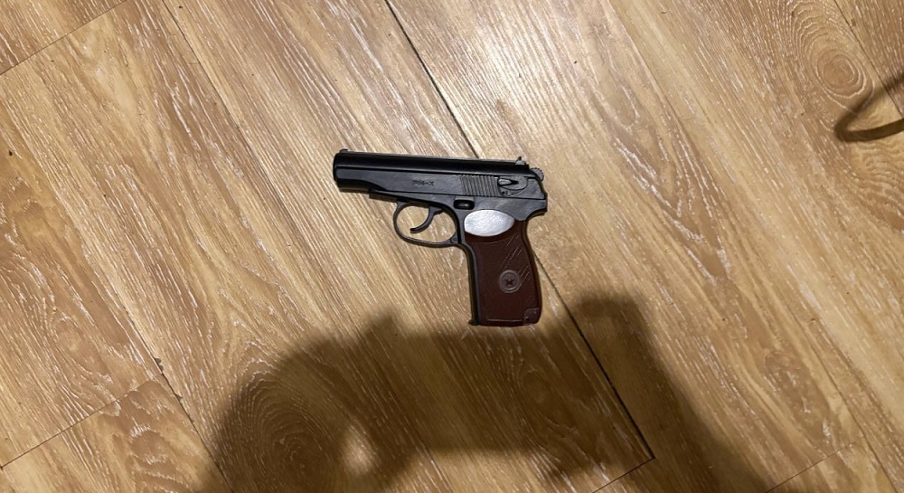 Мужчина с пистолетом ограбил цветочный магазин, забрав с собой плющевого медведя (ФОТО)