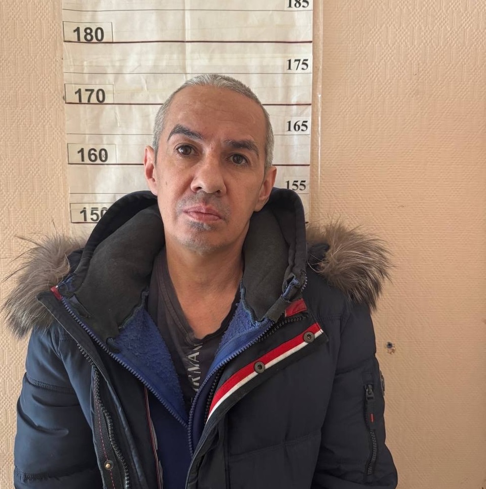 Мужчина с пистолетом ограбил цветочный магазин, забрав с собой плющевого медведя (ФОТО)