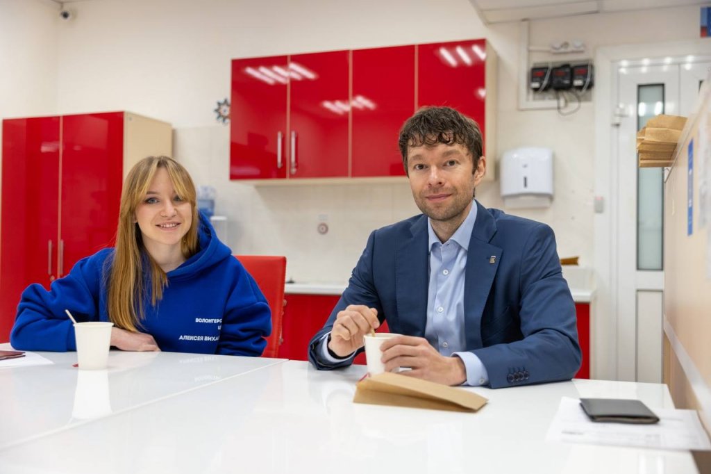 Депутат Алексей Вихарев с коллегами пополнили банк донорской крови