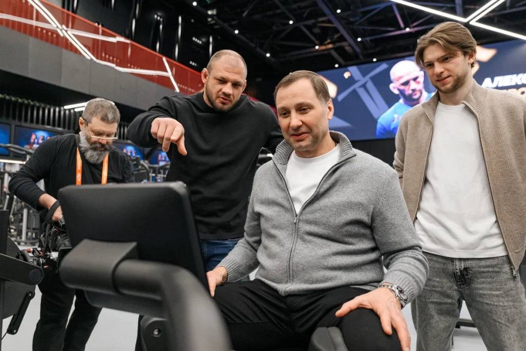 Главе КХЛ Морозову показали, где надо тренироваться (ФОТО)