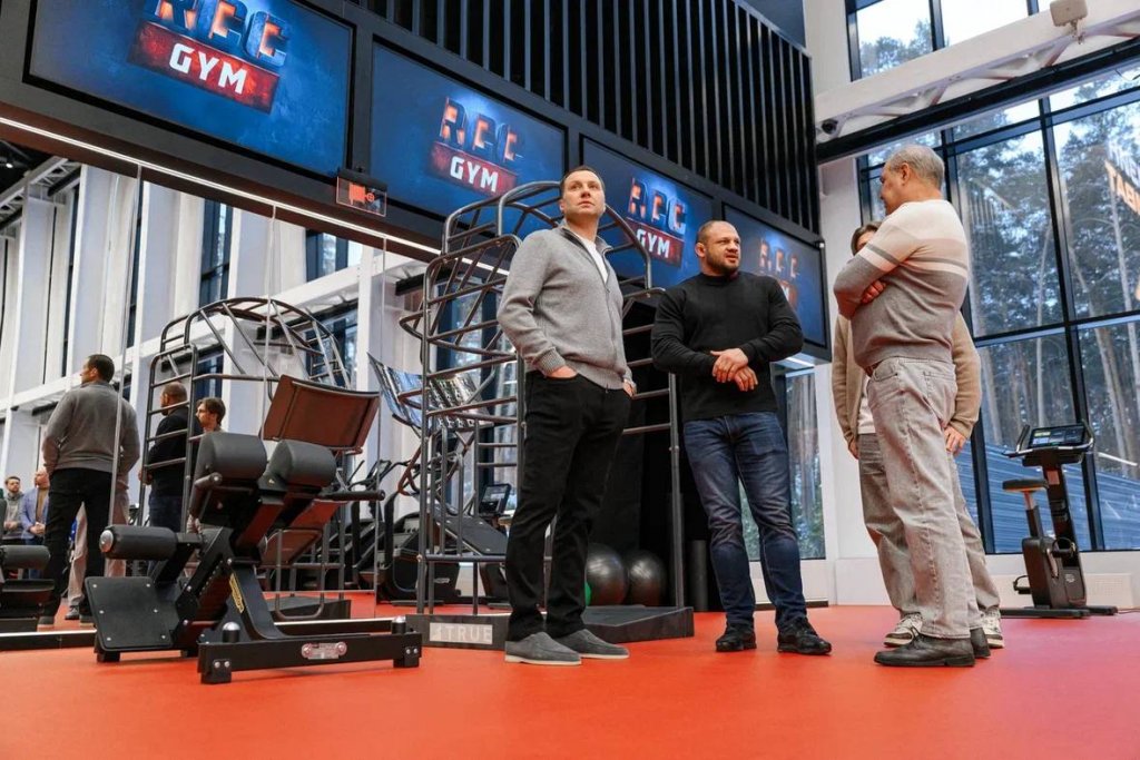 Главе КХЛ Морозову показали, где надо тренироваться (ФОТО)