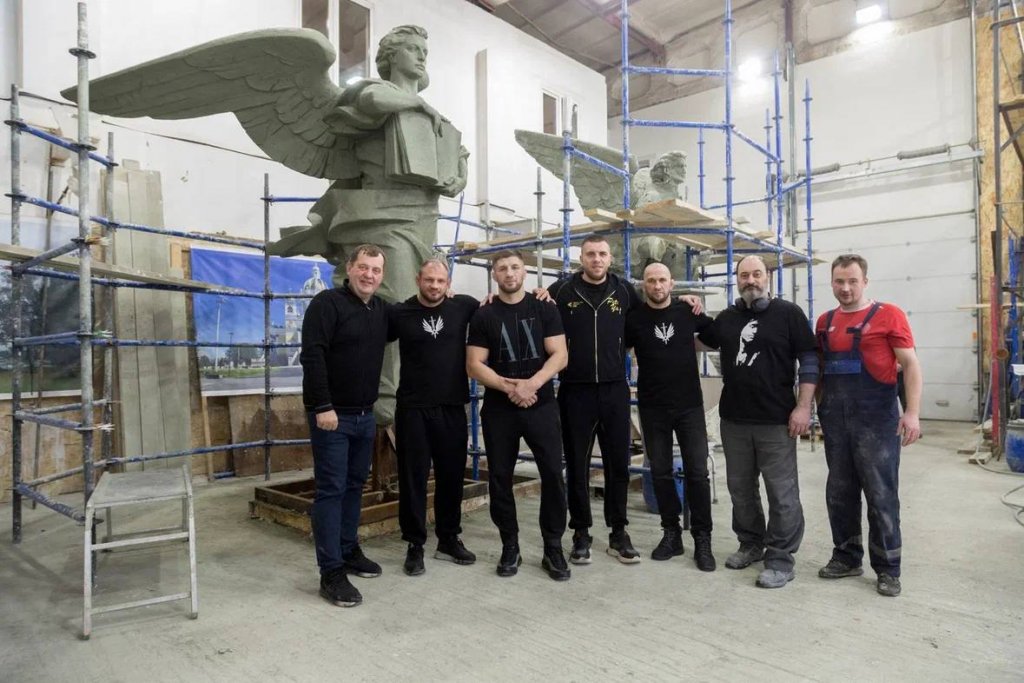Иван Штырков посетил мастерскую, где создается скульптурная композиция «Собор Архистратига Михаила» (ФОТО)