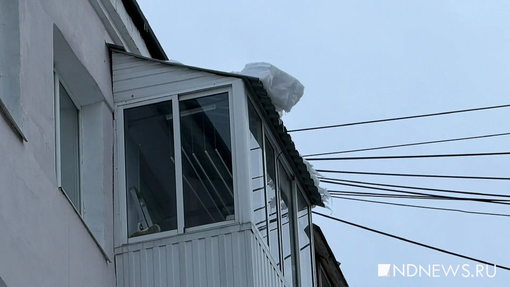 В Екатеринбурге стало опасно ходить по тротуарам (ФОТО)