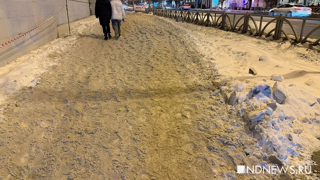 В Екатеринбурге стало опасно ходить по тротуарам (ФОТО)