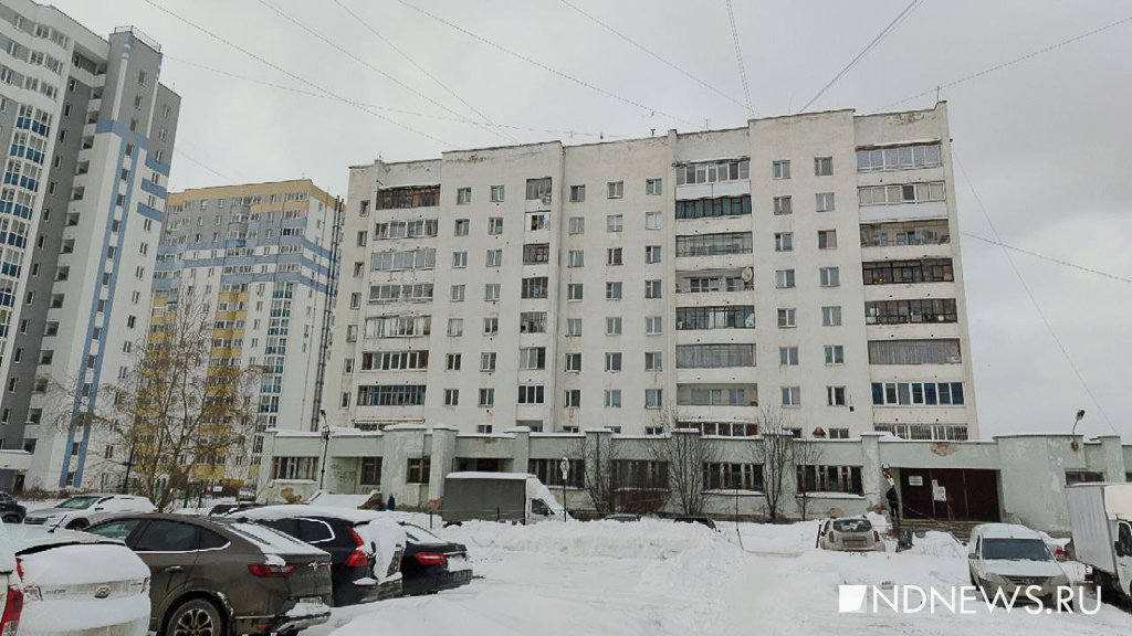 в поликлинике работают всего два фельдшера