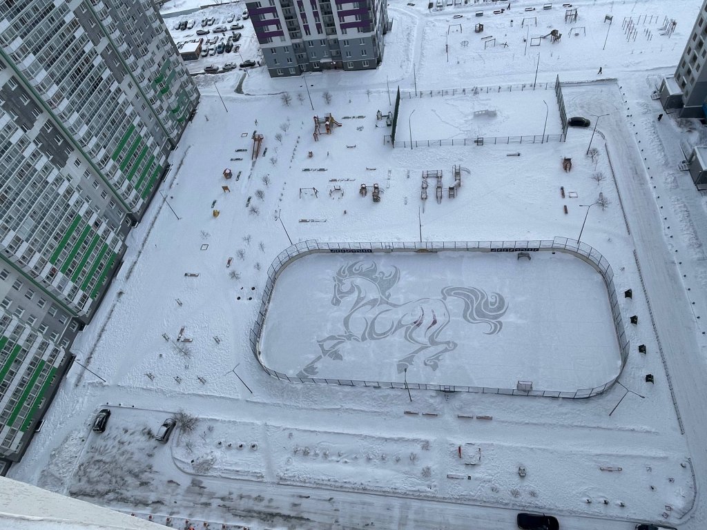 «В этом и есть прелесть – в моменте». Интервью с художником, чьи картины живут несколько часов