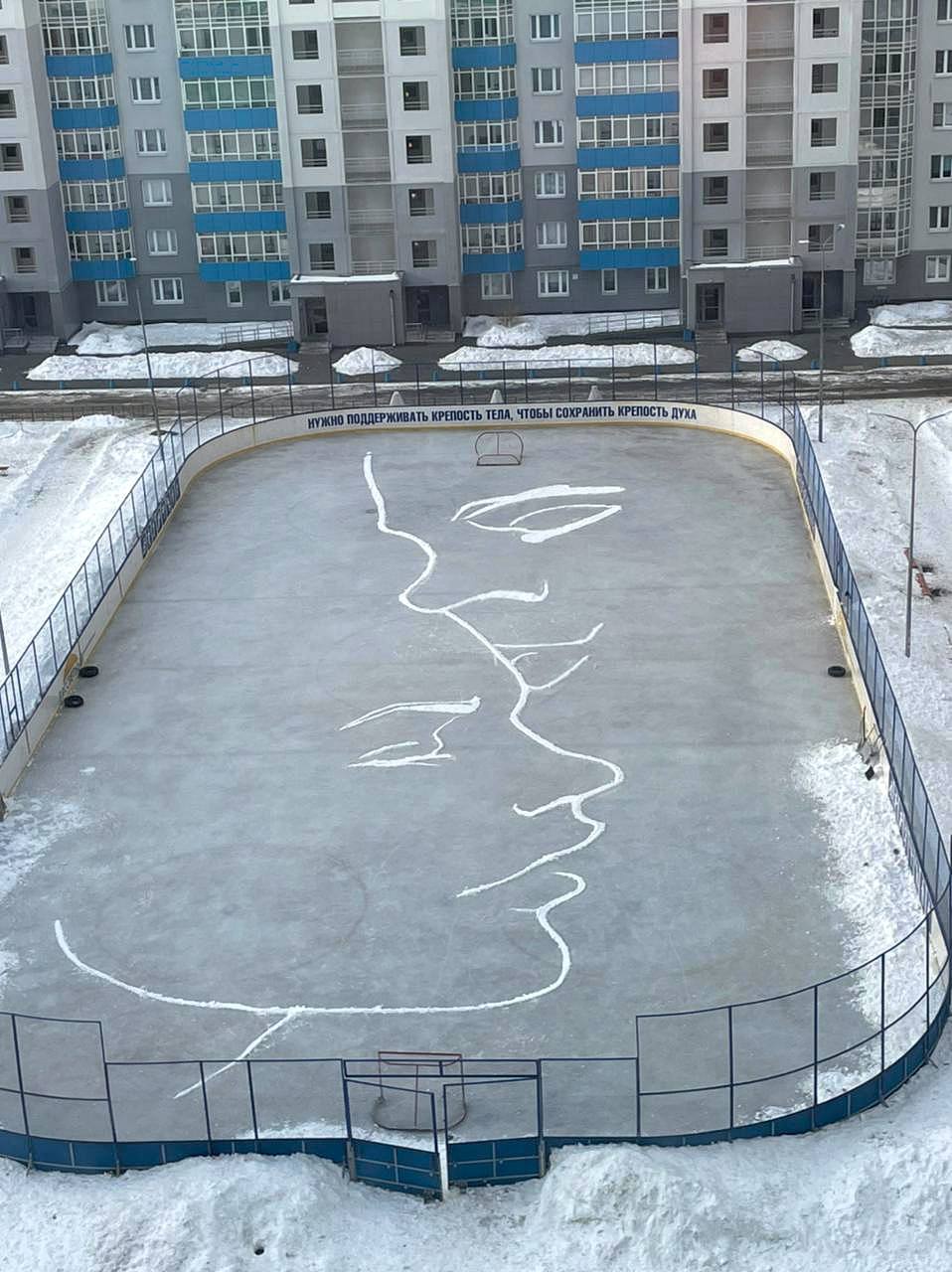 «В этом и есть прелесть – в моменте». Интервью с художником, чьи картины живут несколько часов