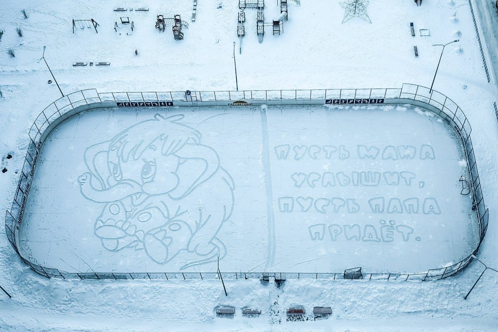 «В этом и есть прелесть – в моменте». Интервью с художником, чьи картины живут несколько часов