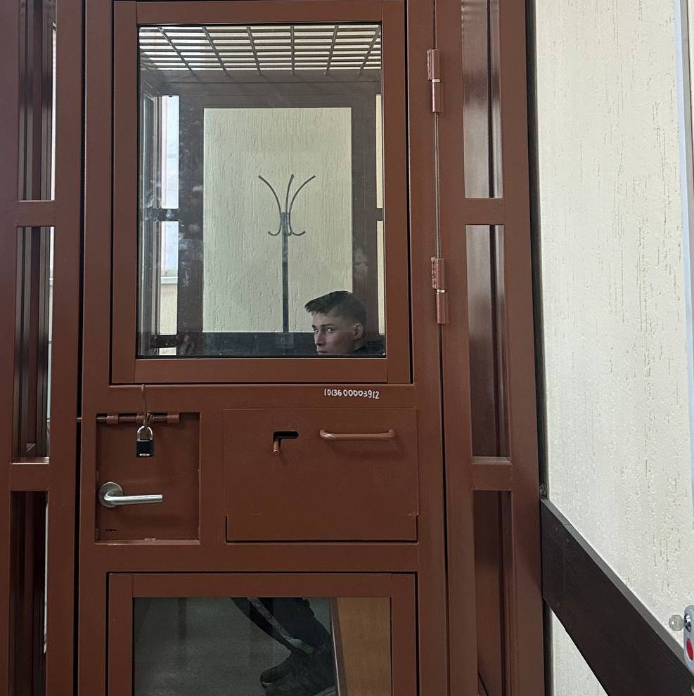 Житель Кемерова арестован по обвинению в поджоге полицейской машины в Екатеринбурге