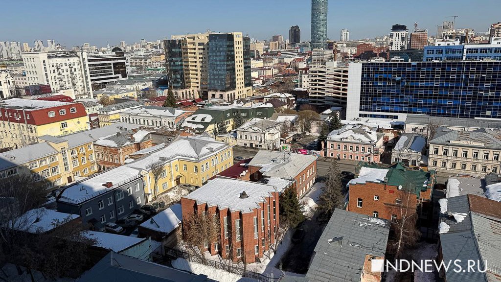 Екатеринбург предупредили о коварных крышах