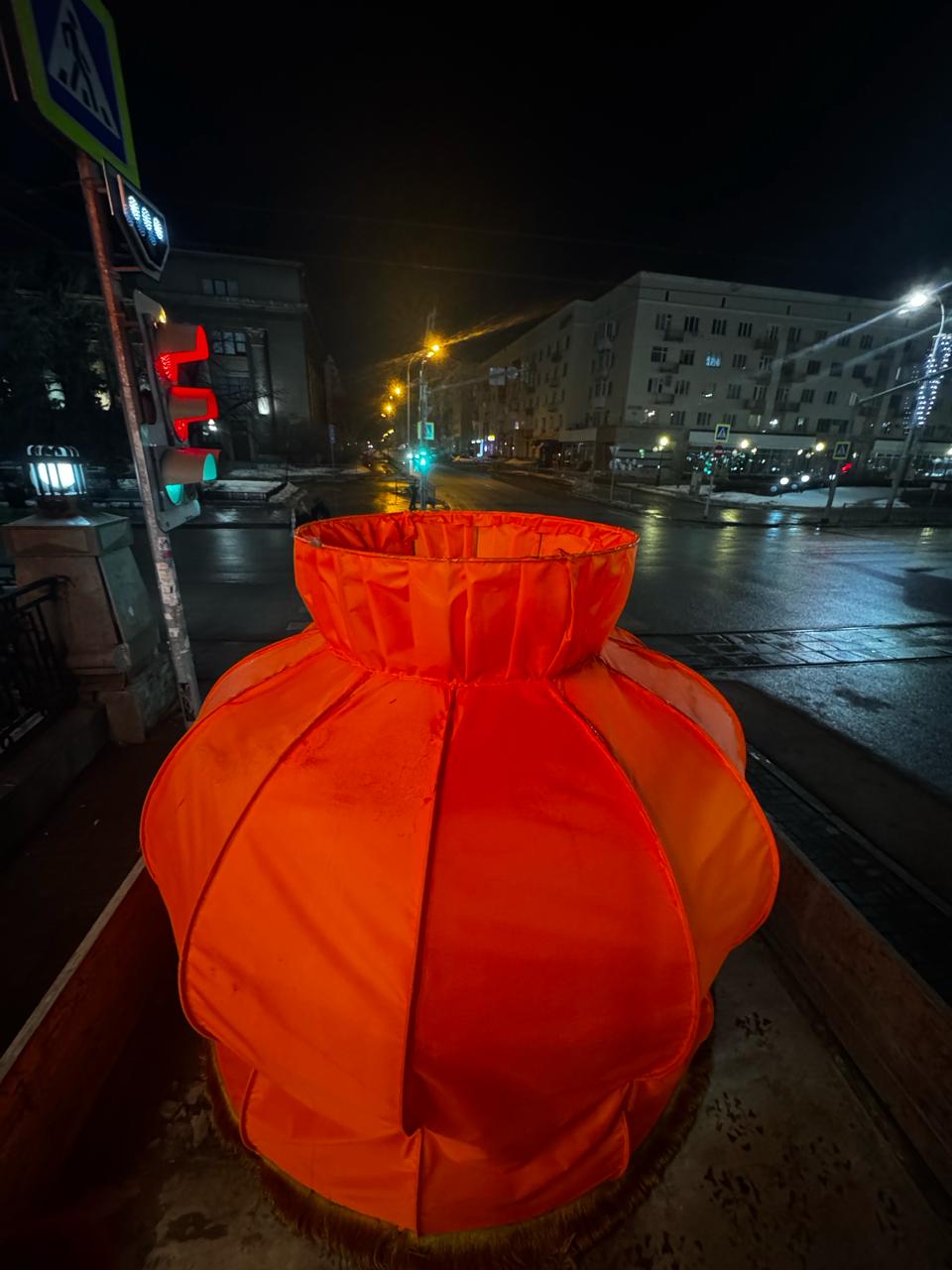 Зима – всё. Радя снял абажуры