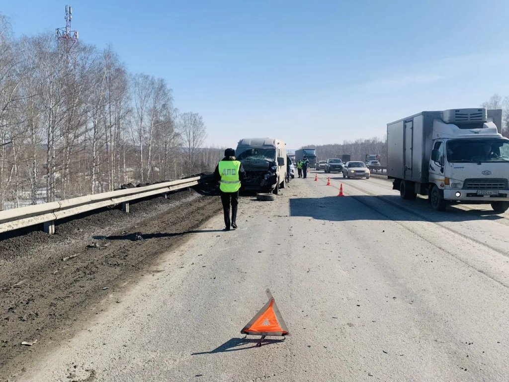 Четыре человека пострадали в аварии с микроавтобусом в Белоярском районе