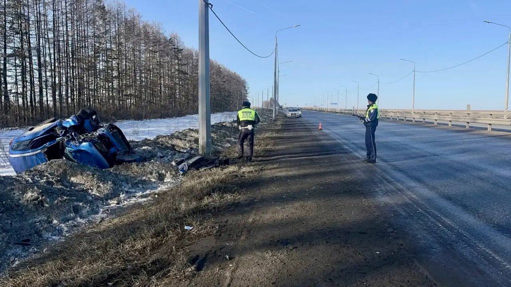 На Тюменском тракте перевернулась «Лада», пострадала девушка (ФОТО)