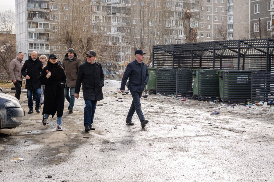 Главный по благоустройству Екатеринбурга оценил весеннюю уборку улиц (ФОТО)