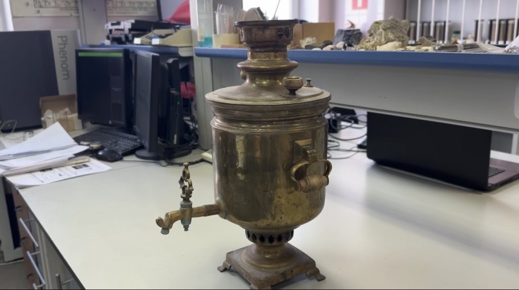 Мужчине не дали вывезти из России фамильный старинный самовар (ФОТО)