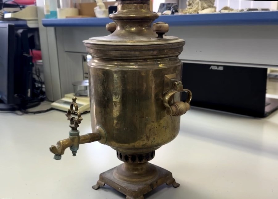 Мужчине не дали вывезти из России фамильный старинный самовар (ФОТО)
