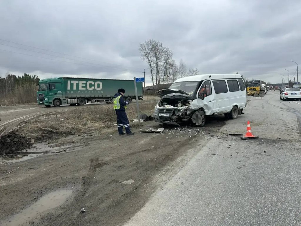 На трассе под Белоярским столкнулись три автомобиля (ФОТО)