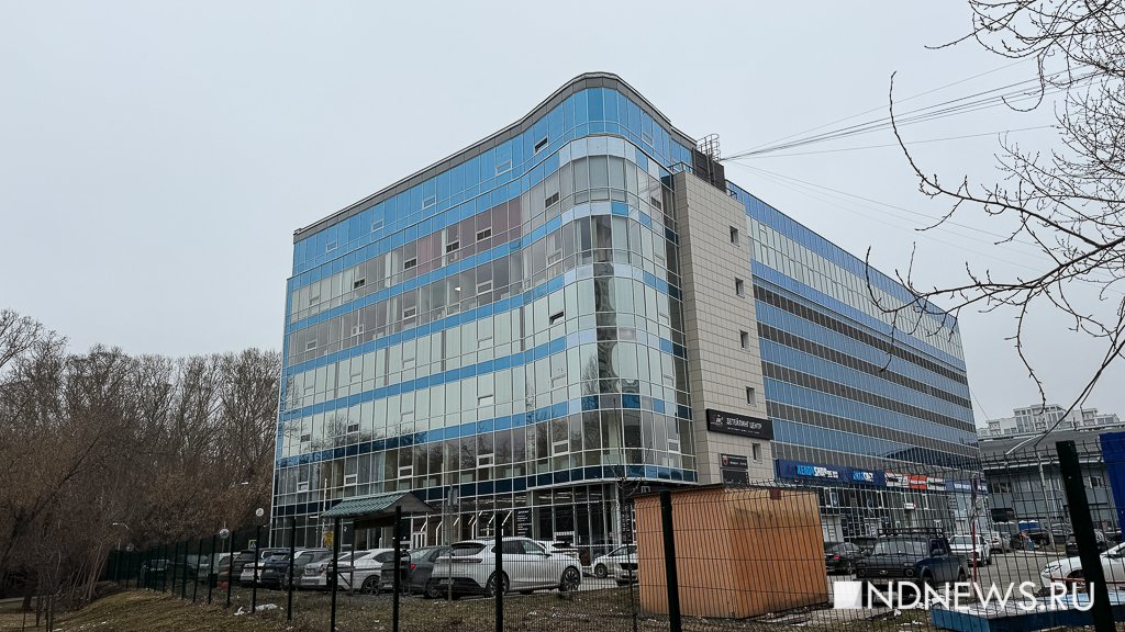 У Зеленой Рощи разбирают мойку, офисник – следующий (ФОТО)