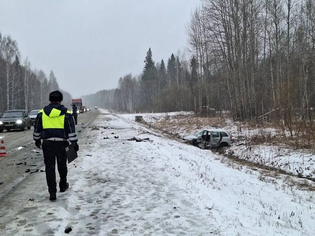 На трассе Екатеринбург – Реж – Алапаевск столкнулись три автомобиля