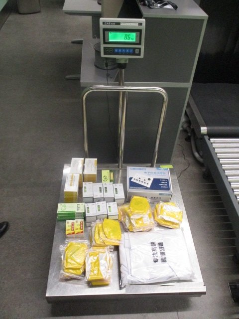 В Кольцово задержали 30 кг медицинских товаров из Китая (ФОТО)