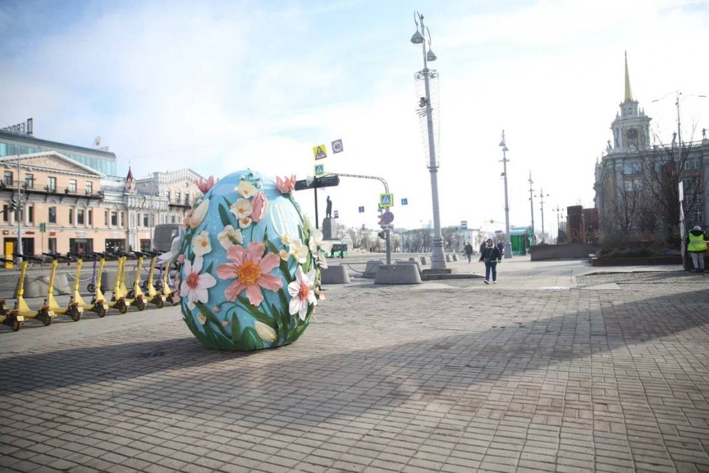 Звезды спорта создали огромную крашенку на Пасху (ФОТО)