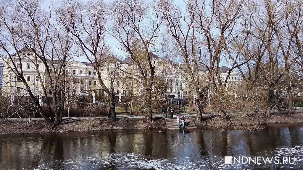 В центре Екатеринбурге Исеть вышла из берегов (ФОТО)