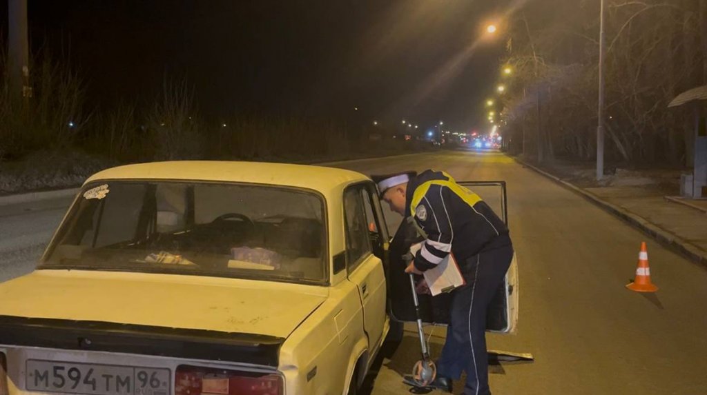 Ночью погиб пешеход, переходивший дорогу на красный (ФОТО)