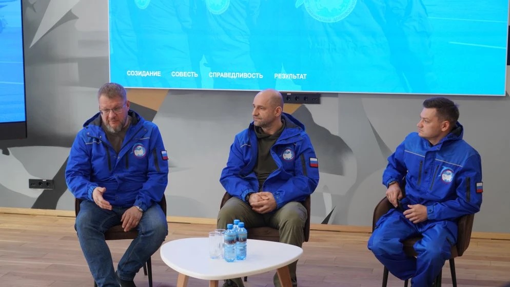 Уральские чиновники будут брать отпуска и волонтерить в прифронтовых территориях – Жога