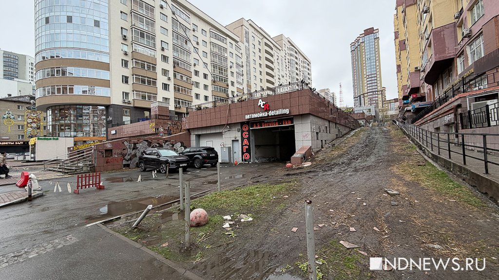 Горожане требуют ремонта жуткой эспланады в элитном центре (ФОТО)