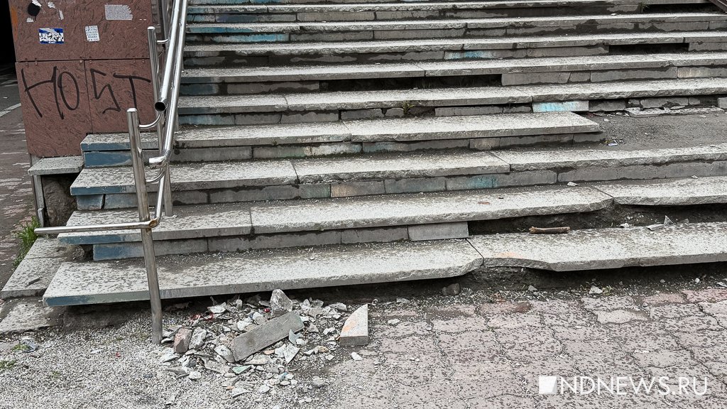 Горожане требуют ремонта жуткой эспланады в элитном центре (ФОТО)