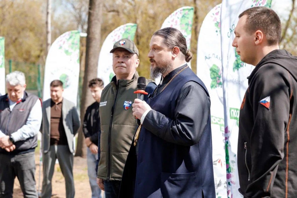 Спортсмены из РМК высадили новые деревья в «Сад памяти» в Екатеринбурге